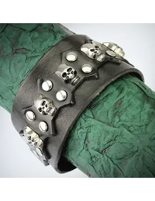 Bracelet en cuir noir skulls