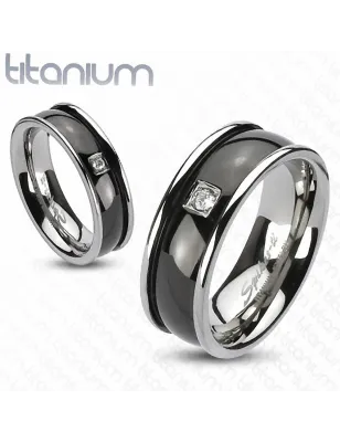 Bague en titane centre noir strass