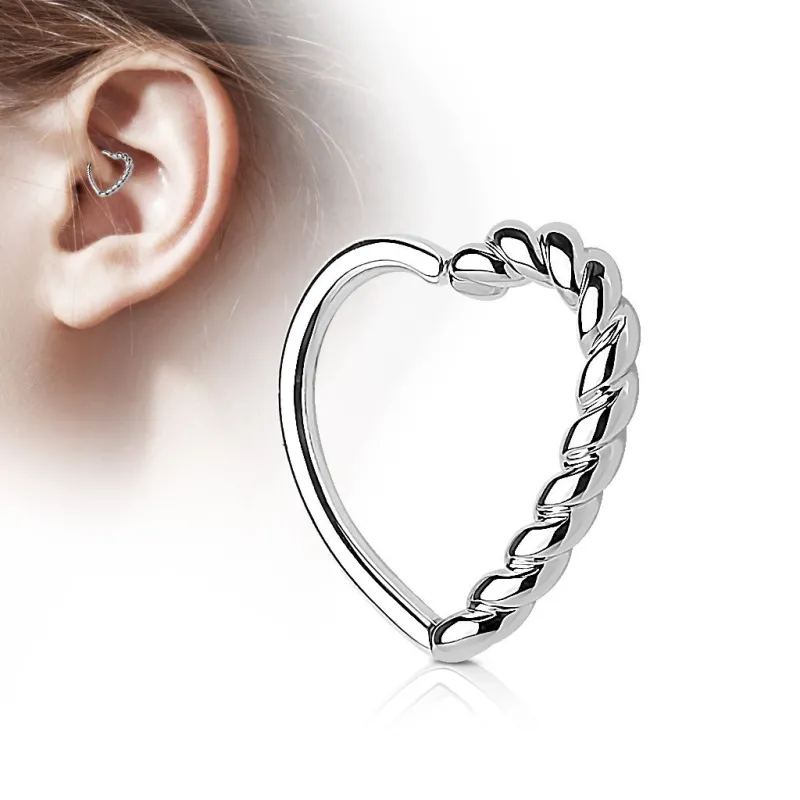 Piercing oreille cartilage daith coeur tressé