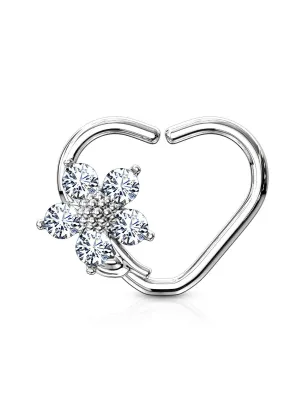 Piercing cartilage daith anneau coeur argenté fleur