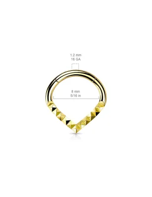 Piercing oreille anneau segment acier doré chevrons pyramides