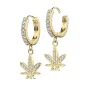 Paire boucles d'oreille anneaux plaqué or feuille cannabis strass