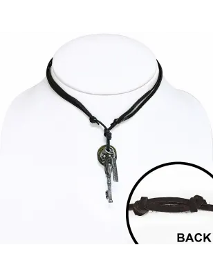 Collier en cuir brun avec pendentif croix clef