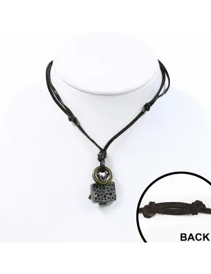 Collier en cuir brun avec pendentif television