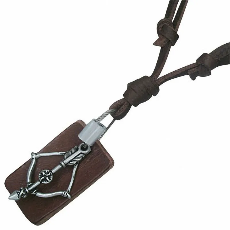 Collier en cuir marron avec pendentif arc flèche plaque