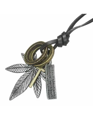 Collier en cuir marron avec pendentif feuille de cannabis