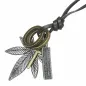 Collier en cuir marron avec pendentif feuille de cannabis