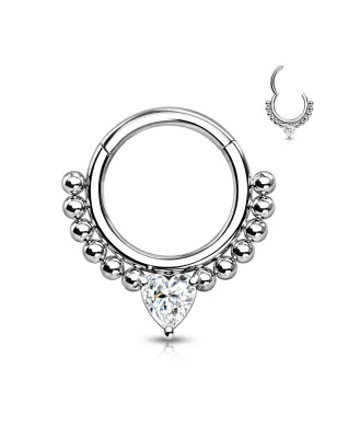 Piercing anneau clipsable oreille daith perles et coeur blanc