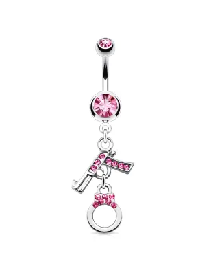 Piercing nombril pistolet menotte rose